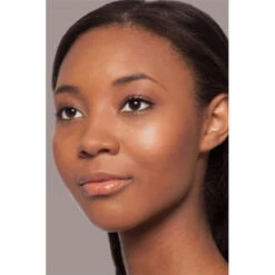 Champagne Glazen™ Highlighting Gel 15 Champagne Glazen™ Highlighting Gel -Featured Cosmetics Stores ChampagneGlazen HighlightingGelAfricanAmericanModel